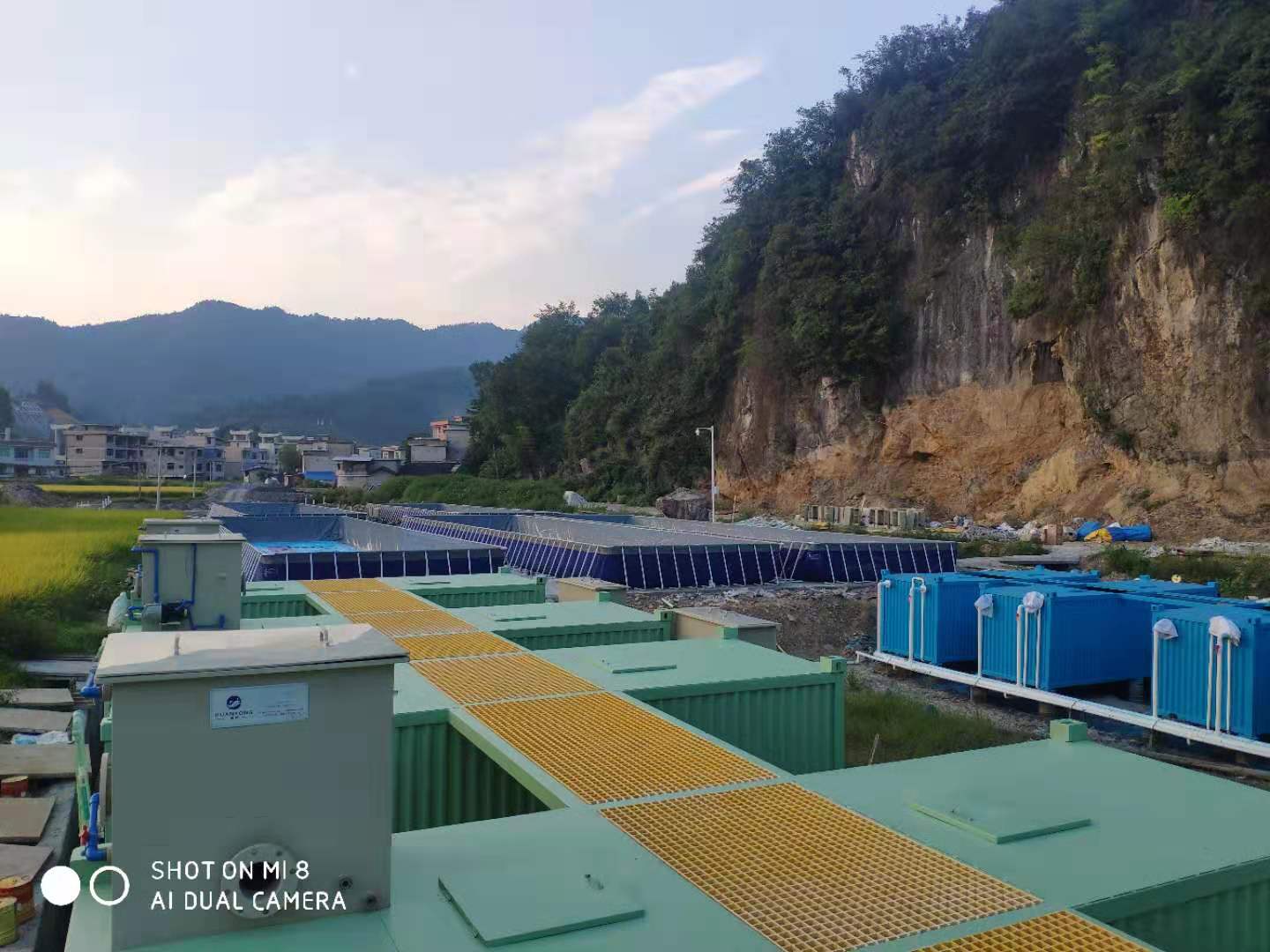 贵州铜仁集装箱养鱼+支架移动跑道式养殖池项目
